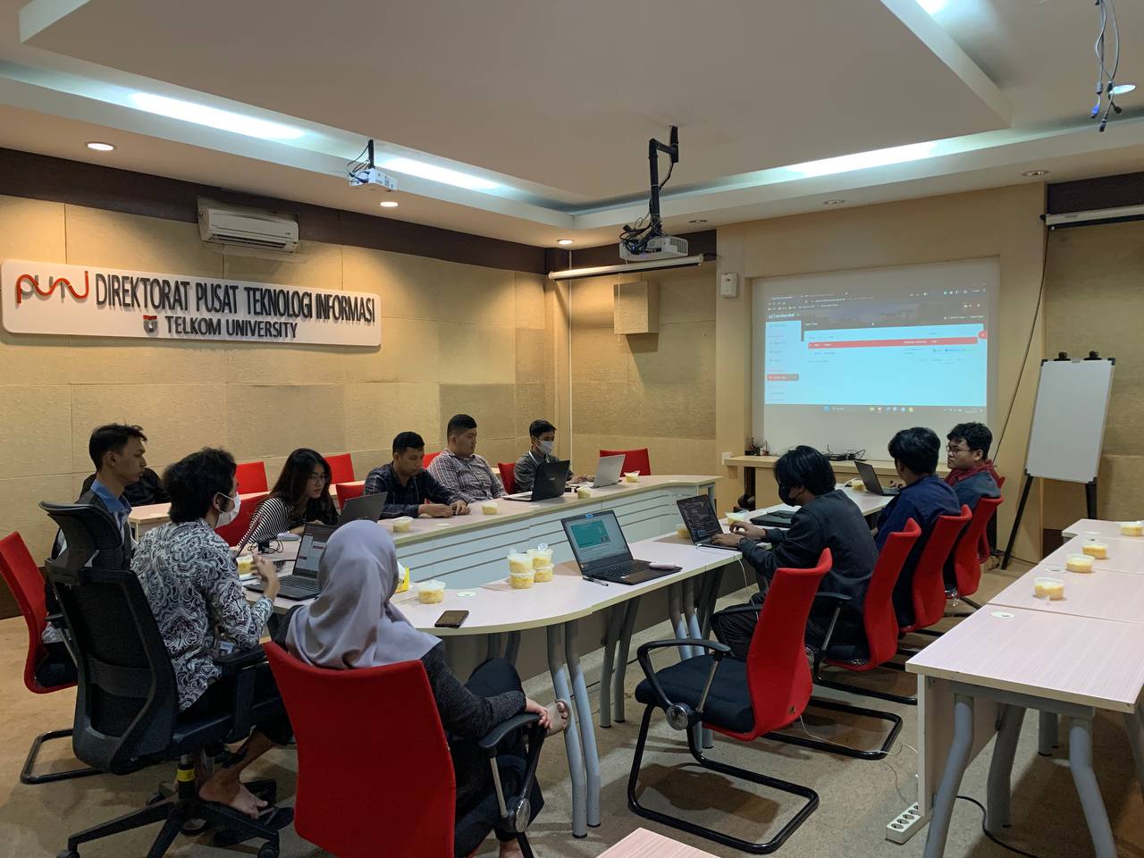 Sosialisasi dan Evaluasi Aplikasi Service Desk untuk Eksekutor Sosialisasi dan Evaluasi Aplikasi Service Desk untuk Eksekutor