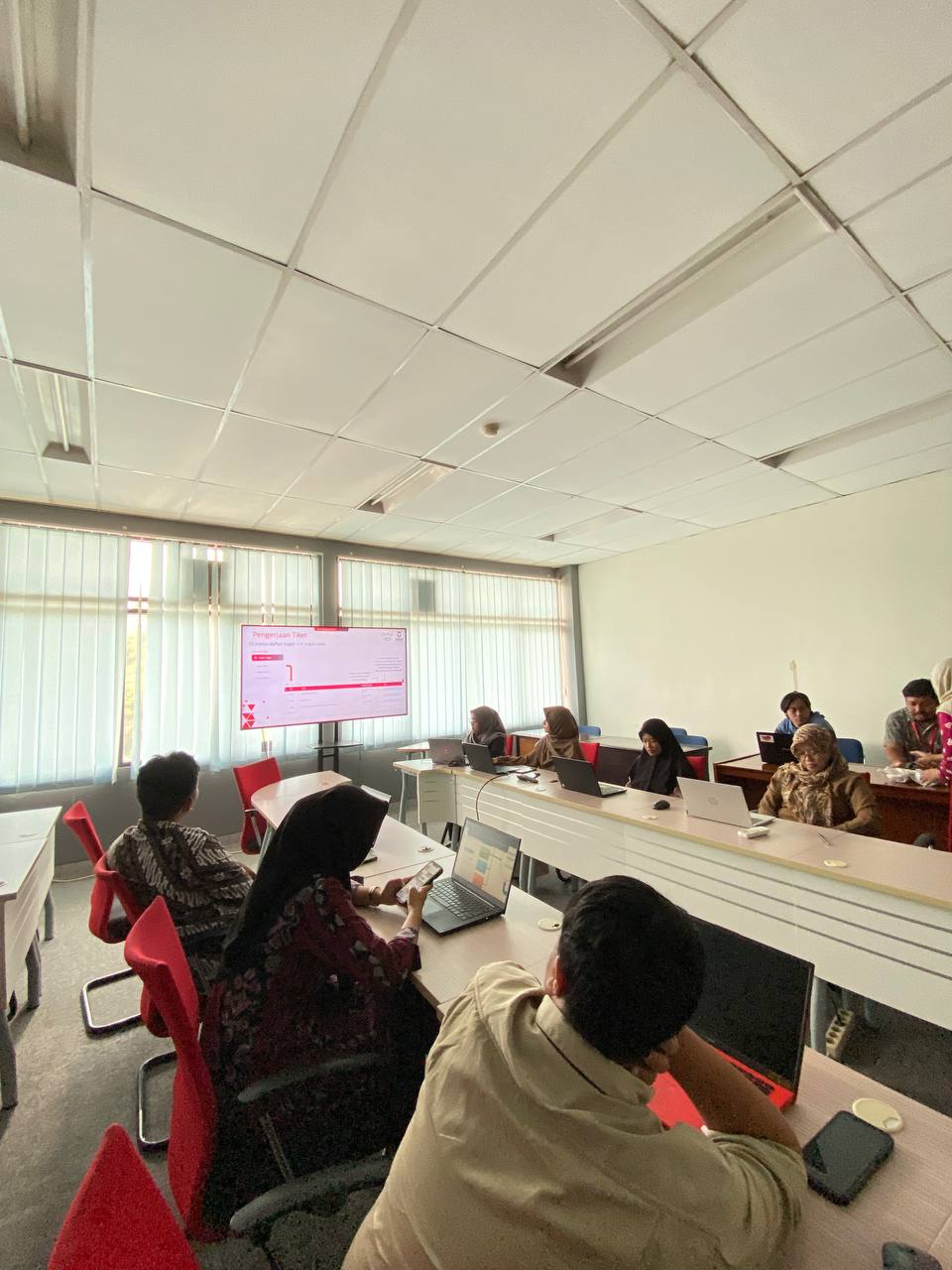 Sosialisasi Aplikasi Service Desk dan Evaluasi Problem Manajemen untuk Eksekutor Sosialisasi Aplikasi Service Desk dan Evaluasi Problem Manajemen untuk Eksekutor