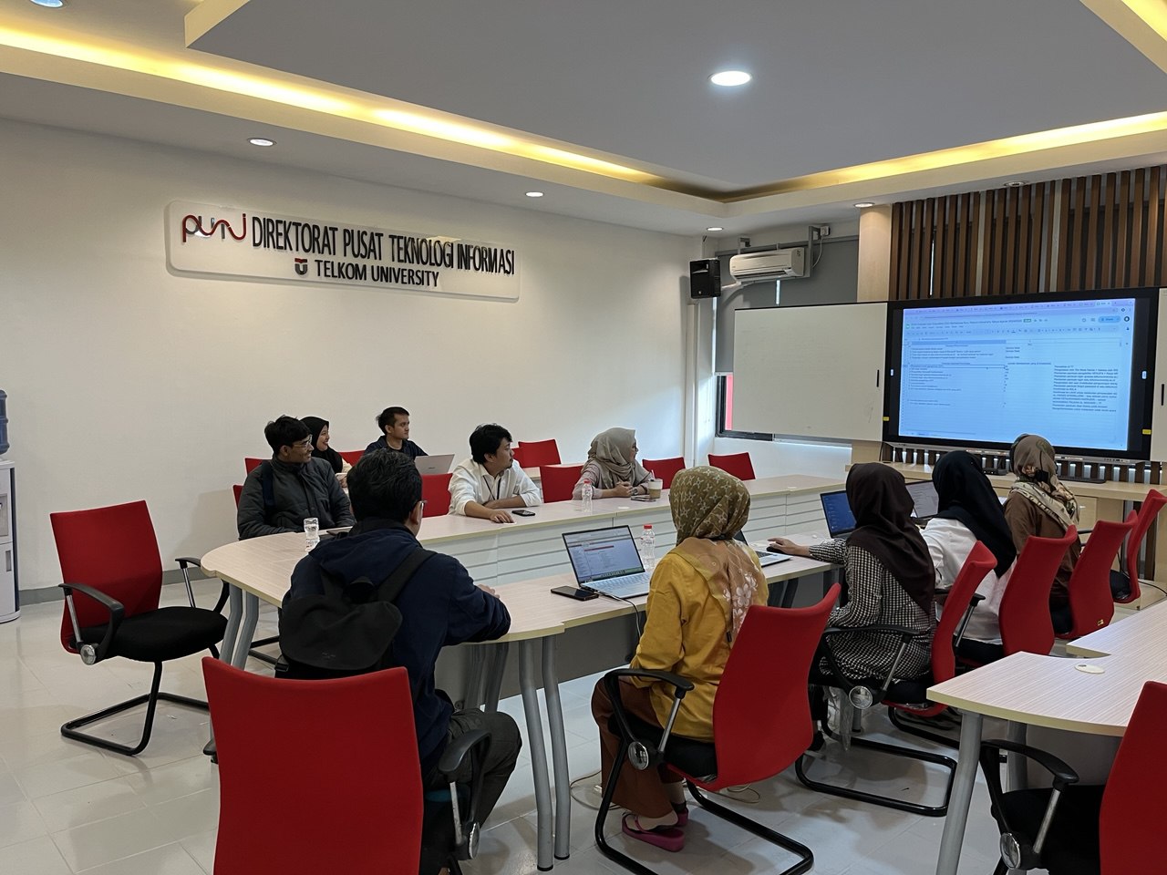 Rapat Evaluasi User Education Single Sign On Mahasiswa Baru Telkom University 2024/2025 Rapat Evaluasi User Education Single Sign On Mahasiswa Baru Telkom University 2024/2025