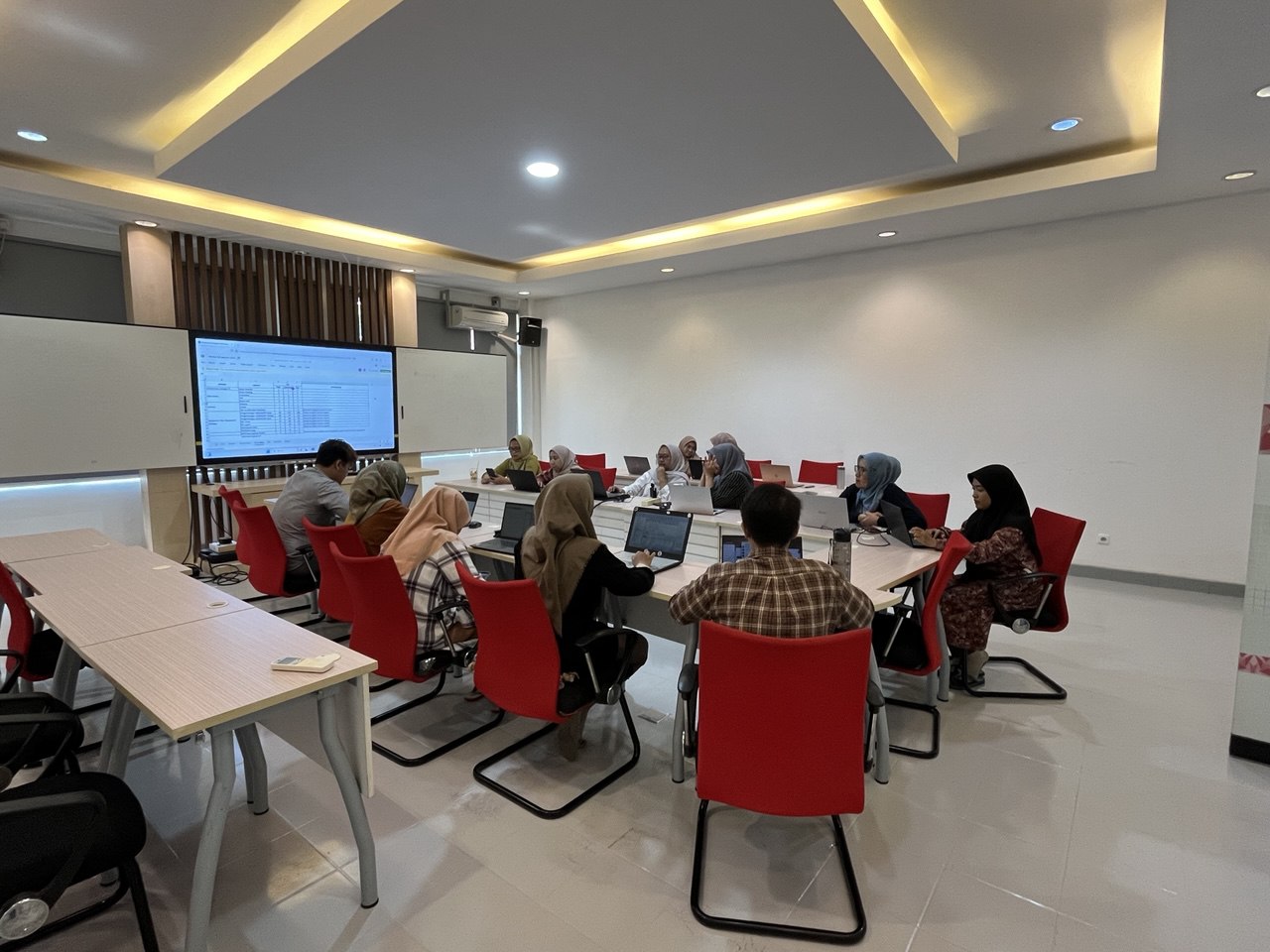 Rapat Evaluasi User Education Single Sign On Mahasiswa Baru Telkom University 2024/2025 Rapat Evaluasi User Education Single Sign On Mahasiswa Baru Telkom University 2024/2025