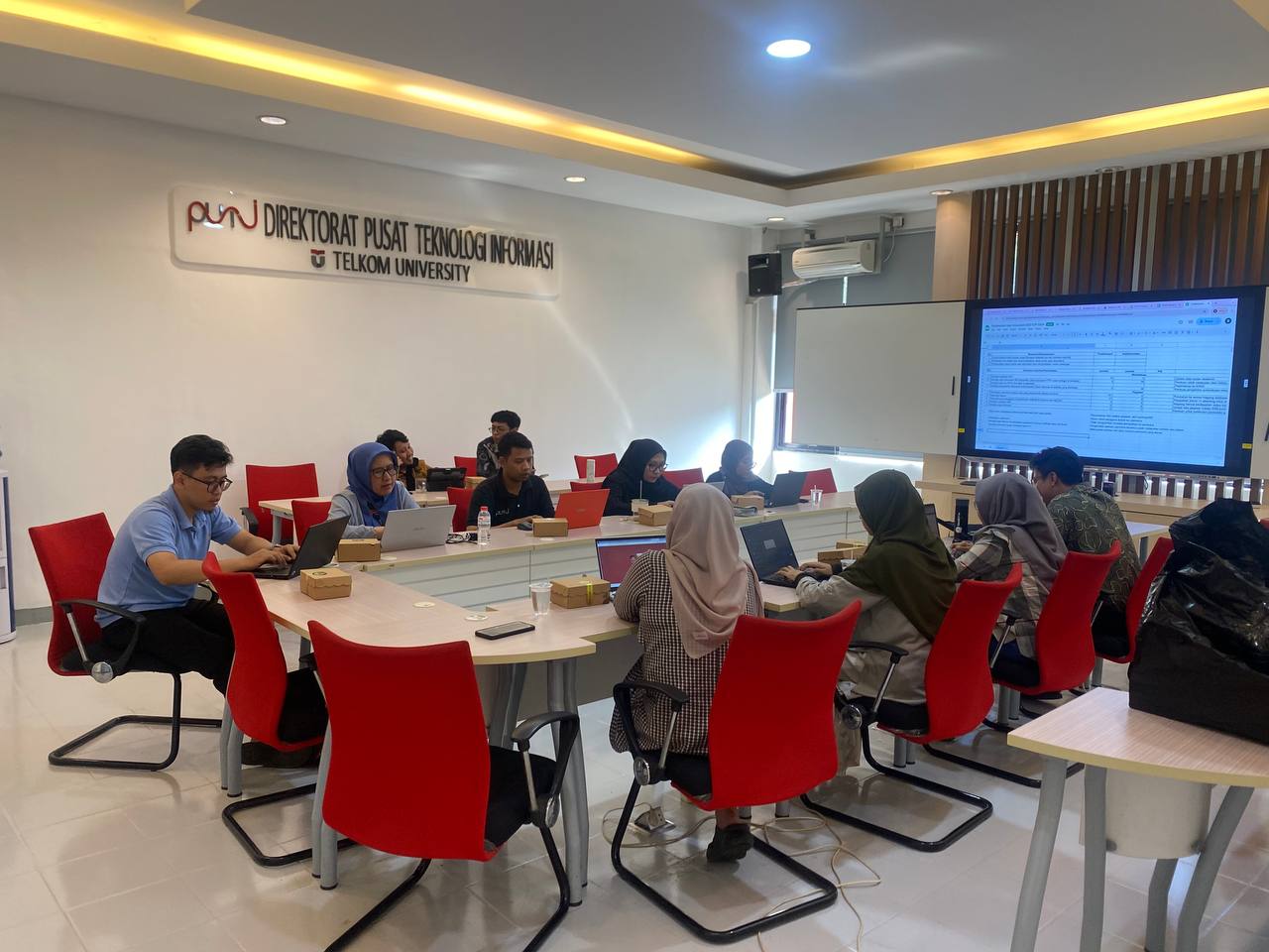 Rapat Koordinasi Persiapan User Education Single Sign On Mahasiswa Baru 2024/2025 Rapat Koordinasi Persiapan User Education Single Sign On Mahasiswa Baru 2024/2025